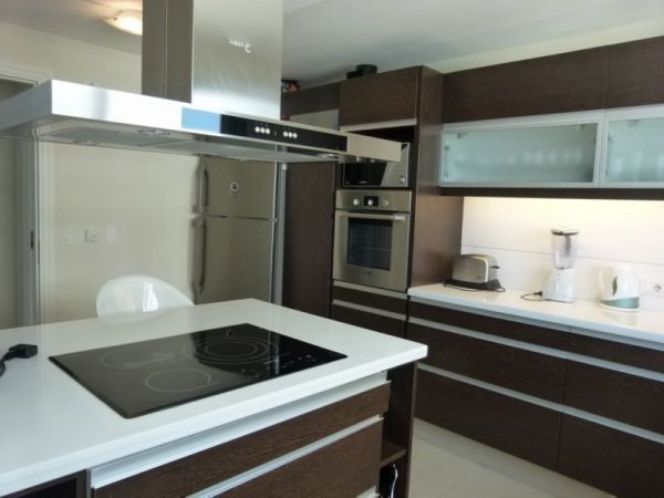 Lujoso departamento en edificio de categoría en 1º fila.